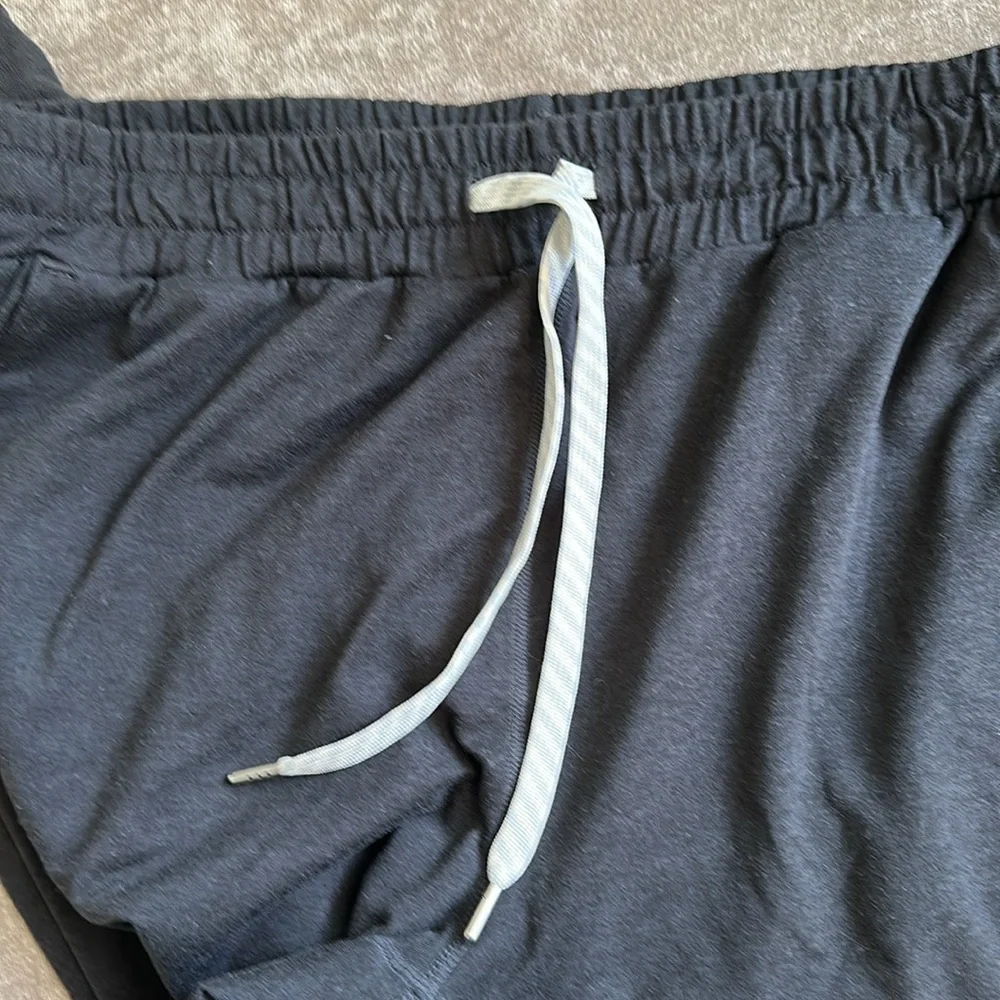 Vuori Performance Jogger - Picture 3 of 5